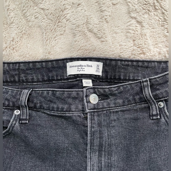 A&F Mom High Rise Black Jean - Picture 5 of 5